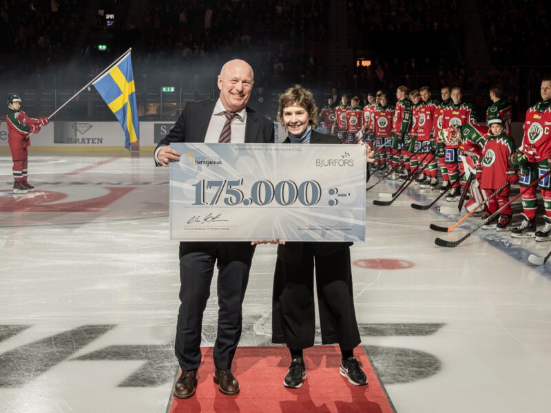 Bjurfors skänker 175 000 kronor till barnsjukhuset - Barnsjukhuset.